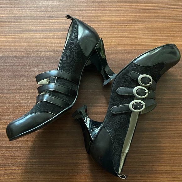 Fluevog Rubens (Black Suede) - Picture 2 of 11